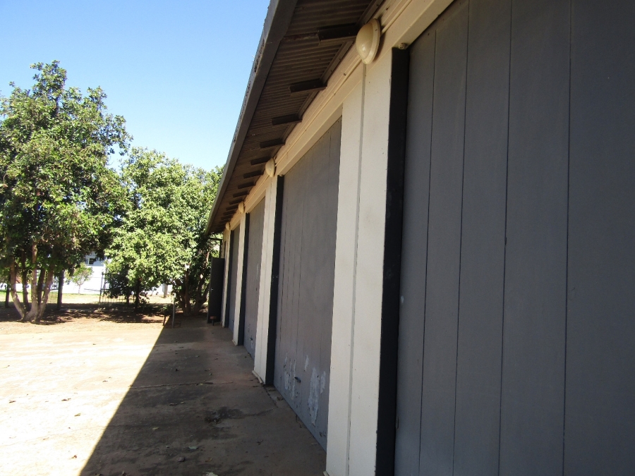 6 Bedroom Property for Sale in Hankey Eastern Cape